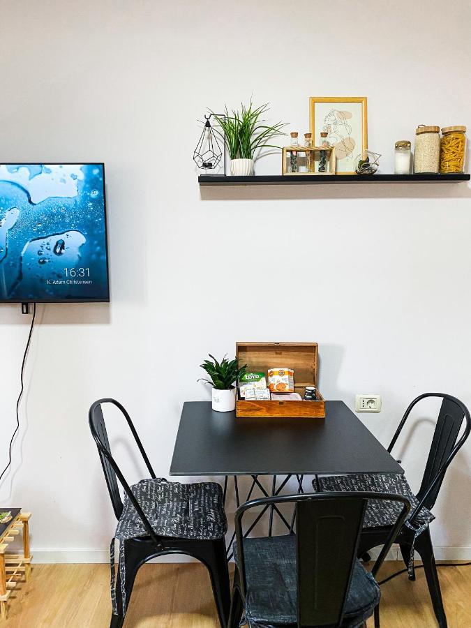 Entire Serviced Apartment With A Beautiful View Tirana Kültér fotó