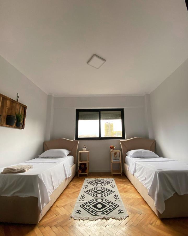 Entire Serviced Apartment With A Beautiful View Tirana Kültér fotó