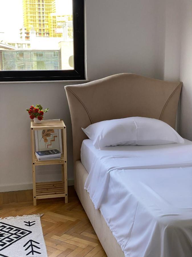 Entire Serviced Apartment With A Beautiful View Tirana Kültér fotó