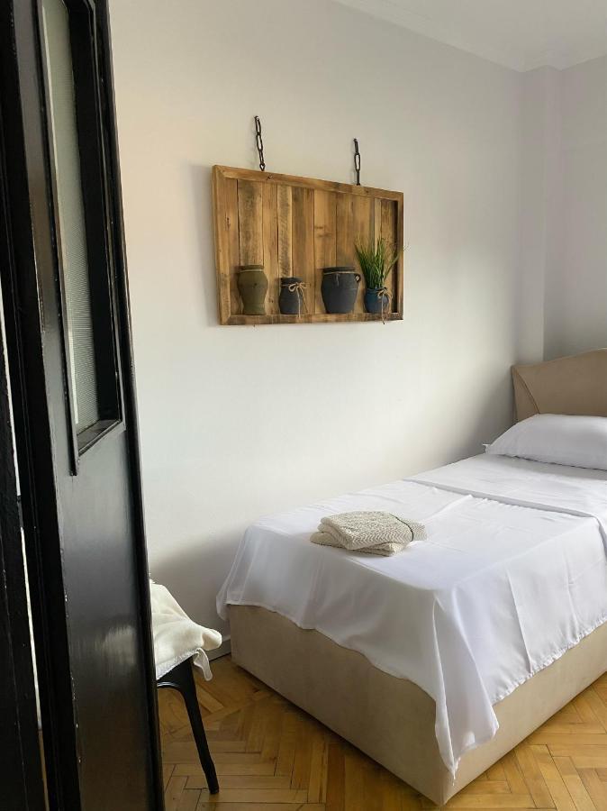 Entire Serviced Apartment With A Beautiful View Tirana Kültér fotó